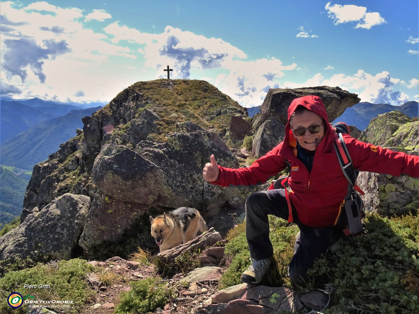 43 Troppo forte il vento per salire in sicurezza alla croce dell'affilato torrione Mincucco (1832 m).JPG -                                